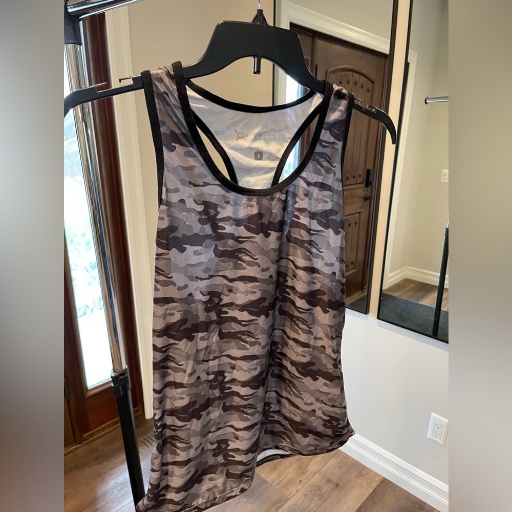 Orangetheory camo workout gray top